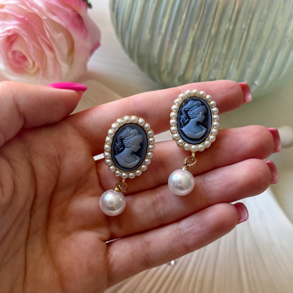 ๐5/$20 NEW Vintage style blue ear clip - Picture 1 of 4